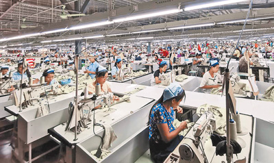 「人民日报」中缅货运包机飞抵仰光 “团结起来就能共渡难关”