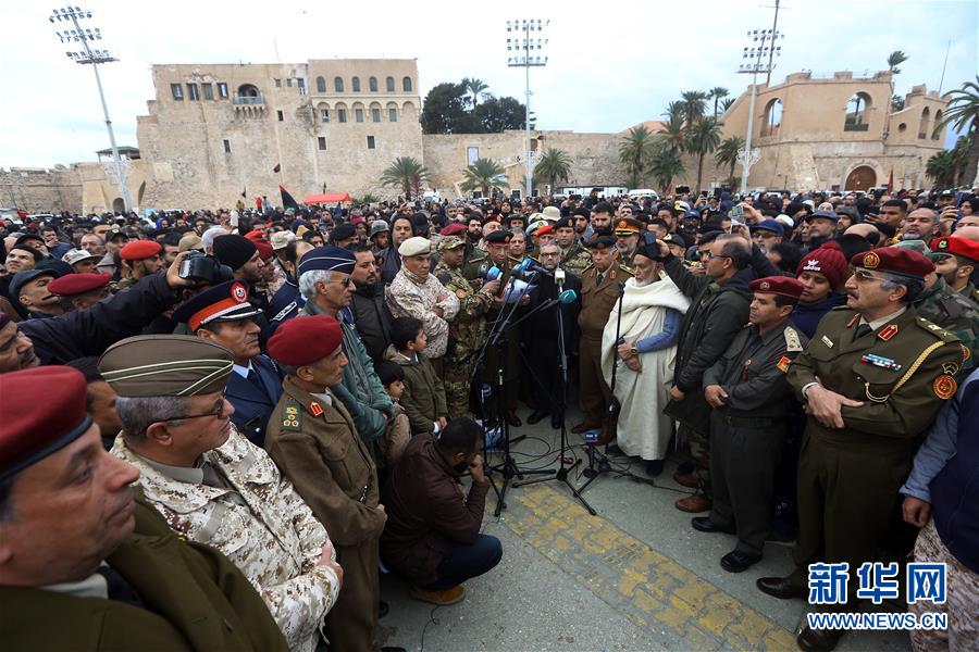 #新华网#利比亚首都民众哀悼军事学院空袭事件遇难学生