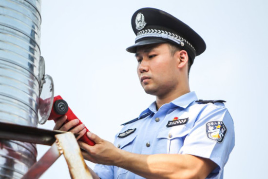【法制安全】重庆江北民警王继超：用青春守护绿水青山