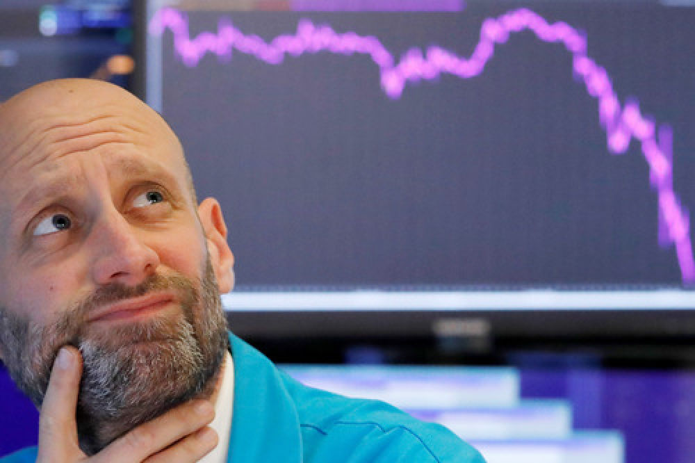 【新华社】全球热点丨美国确诊破万例，特朗普被抓包的这张小抄泄露“甩锅”意图