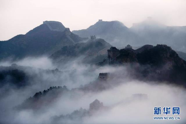 万里の長城に雲海出現、絵画のような風景_fororder_图4