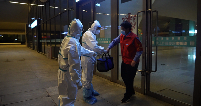 [中国青年报]封城之下跨越千里的生命接力：让心重新跳动