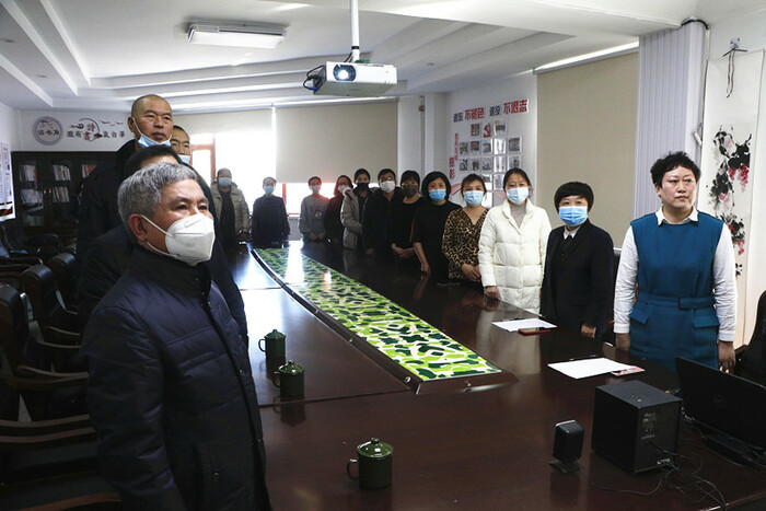 퇴역군인 좌담회 연길 북산가두서 퇴역군인 좌담회 연길 북산가두서_fororder_合唱《英雄赞歌》