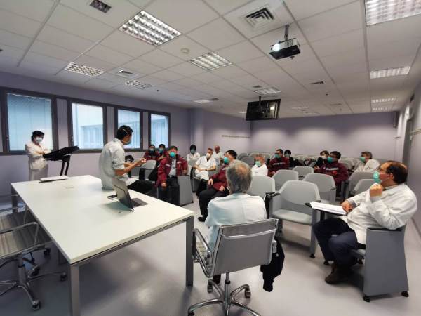 环球时报■中国专家深入意大利疫情“震中”贝加莫