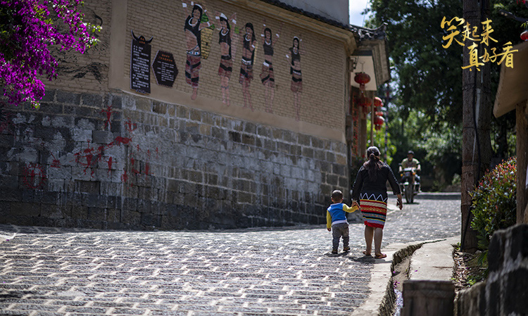 笑起来真好看丨总书记来了,幸福的佤族村更加幸福
