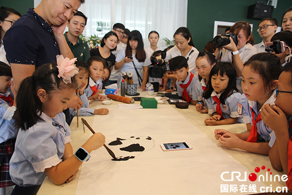 图片默认标题_fororder_张涵珈绘制熊猫