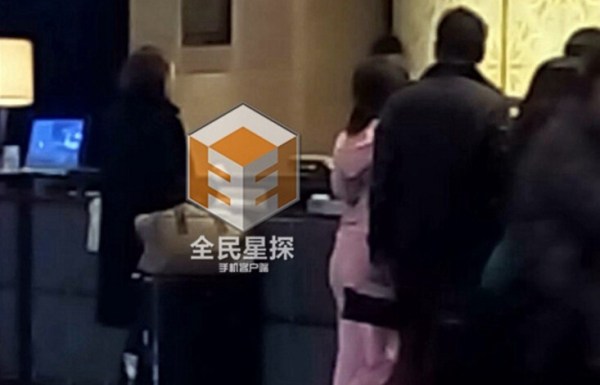 胡歌幽会富二代美女 疑似新恋情曝光(图)