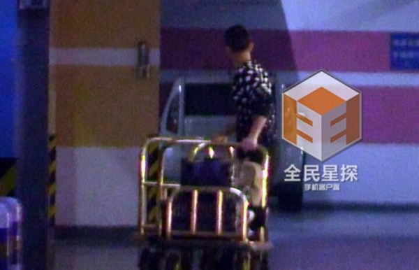 胡歌幽会富二代美女 疑似新恋情曝光(图)