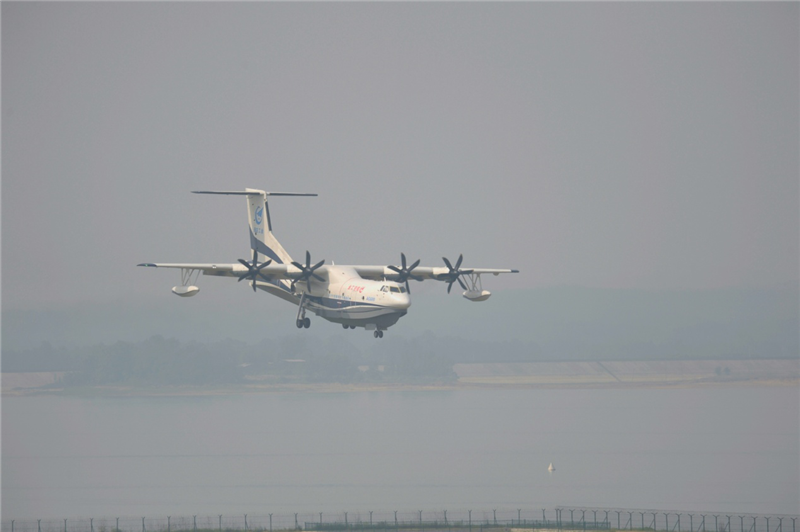 【湖北】【CRI原创】AG600再次转场荆门漳河机场开展水上试验试飞