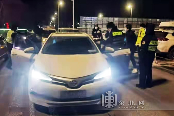 哈尔滨市联合执法打击非法营运 查扣违法运营车辆11台
