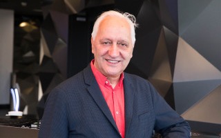 Charles Landry_fororder_rBABCmAONTuAUXiKAAAAAAAAAAA050.320x200