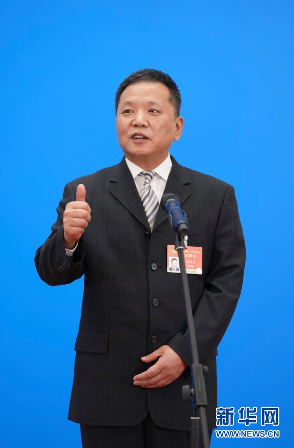 关注两会“委员通道”