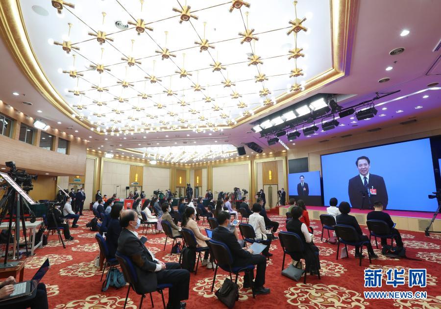 关注两会“委员通道”