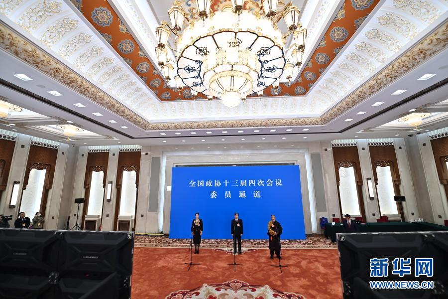 关注两会“委员通道”