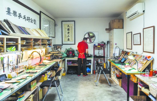 （转载）高管弃百万年薪开工作室 定制乒乓球拍 吸引国外客户