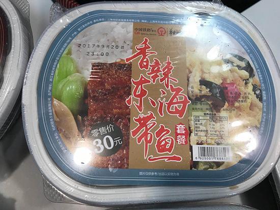 “复兴号”上花样美食：各种套餐、三明治、水饺和粽子等