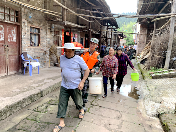 图片默认标题_fororder_应急民兵疏散群众