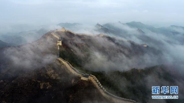 万里の長城に雲海出現、絵画のような風景_fororder_图3