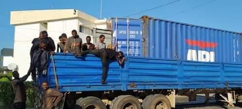 ​莫桑比克一卡车集装箱内发现64具遗体 系偷渡途中缺氧造成