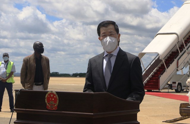 中国援助の新型コロナワクチンがジンバブエに到着_fororder_G-4