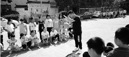 体育老师写玄幻小说五年挣出一套房 最高单日收入两万多