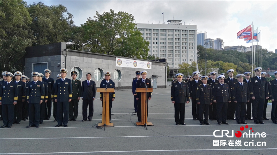 中方总导演,海军副司令员田中和执行导演,海军副参谋长胡中明与俄方总