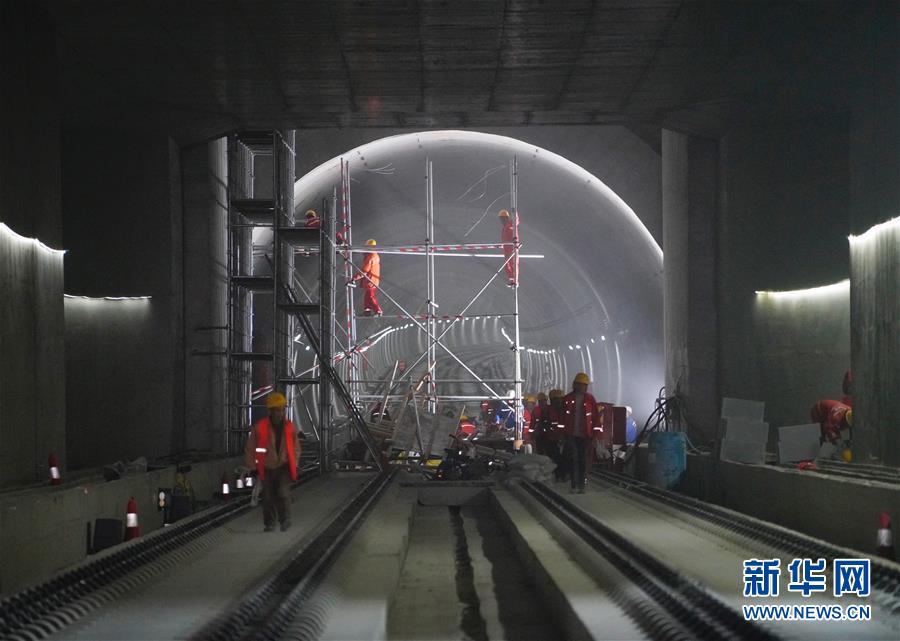 京张高铁清华园隧道具备铺轨条件