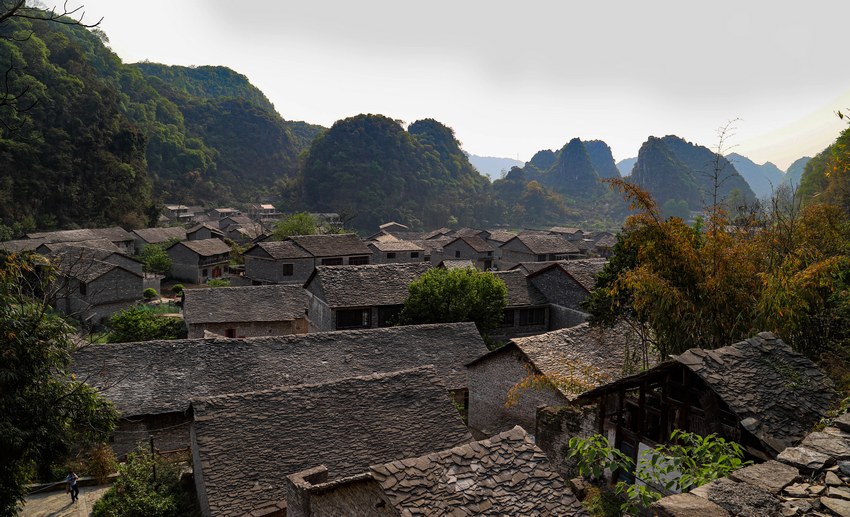 (中首)贵州高荡村:千年布依古寨换新颜