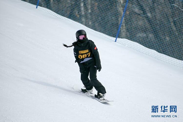 全国单板滑雪大跳台和坡面障碍技巧锦标赛在吉林长白山开赛
