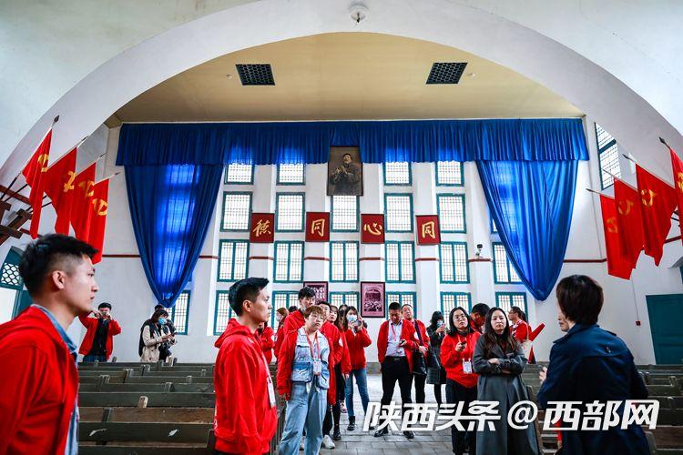 【在这里读懂初心使命—网络媒体革命老区行】访杨家岭革命旧址:讲好党史故事 让红色基因代代相传