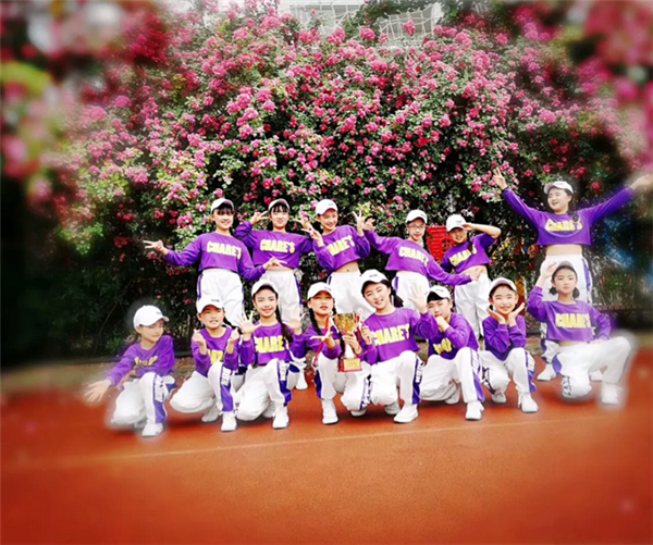 图片默认标题_fororder_街舞队（成都市三原外国语学校附属小学 供图）