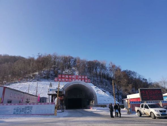 一路向北！这里正在突破中国高铁的高寒版图... | 工地上的春天