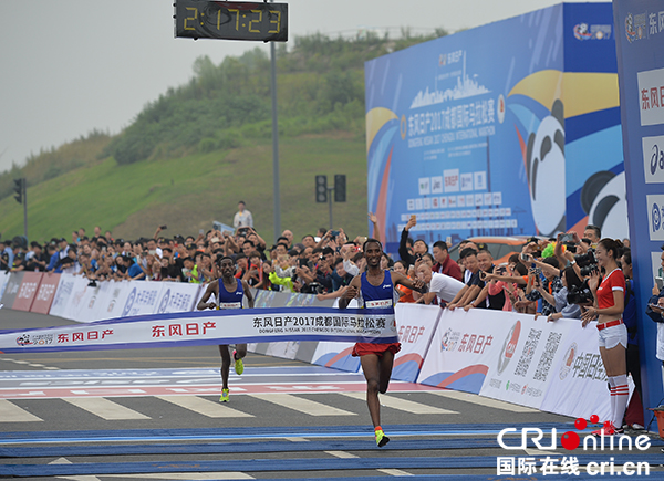 图片默认标题_fororder_选手冲过终点