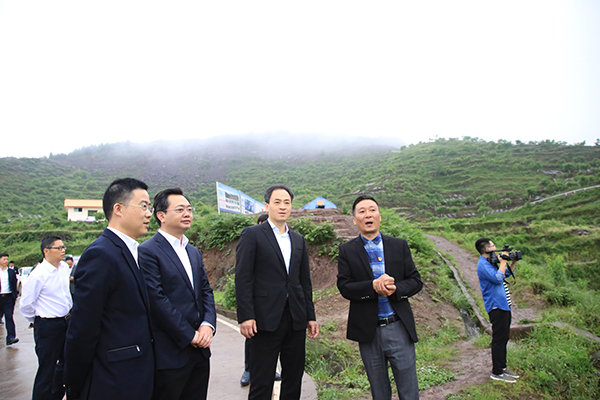 图片默认标题_fororder_考察帮扶产业项目--摄影--雷富均-陈胡南