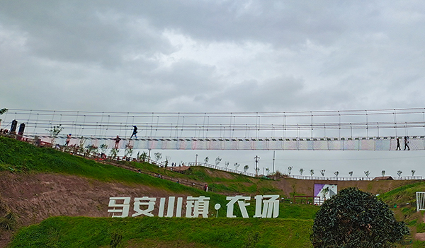 自贡:清明假期让文明融入风景 做文明旅行者_fororder_1景区现场(摄影-赵丽)
