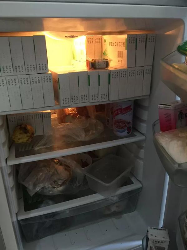 空巢老人最无助的时候:你爸躺在地上 你在通讯录里