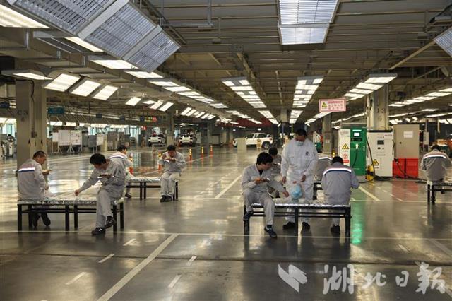 【湖北日报】神龙汽车三大基地全面复产，武汉工厂产能逐渐提升