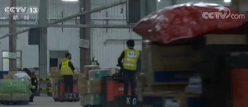 [央视网]湖北邮政快递业已实现五成服务能力 复工率达到89.52%