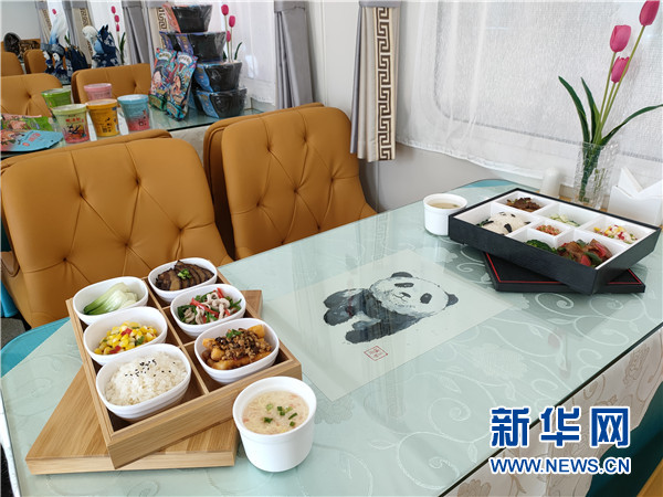 (中首)“多彩贵州山水秀 乐享列车画中游”铁路旅游推介会在安顺举行