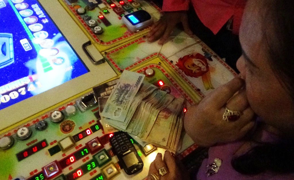 胡志明市街机游戏暗藏赌博 警方加大打击力度