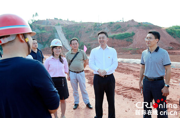 宜宾南溪区委副书记,代理区长何永宏率队调研龙滚滩水库建设情况