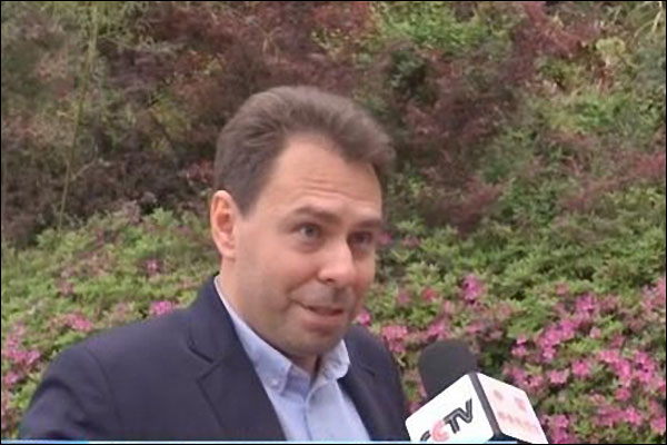 ผู้สื่อข่าวต่างชาติประจำจีนลงพื้นที่ทำข่าวเขตการปฏิวัติเก่า ดูผลการต่อสู้และเปลี่ยนแปลงของจีน_fororder_20210412gmlq4