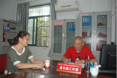 武汉“好街坊”义务服务社区十余载 帮助居民再就业_fororder_图片1