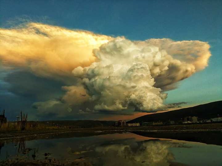 美呆了!阿坝县出现超美爆炸云- 国际在线移动