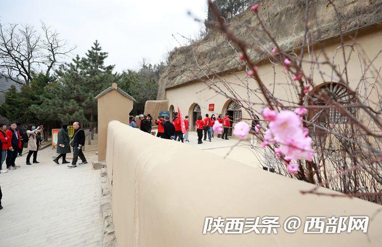 【在这里读懂初心使命—网络媒体革命老区行】访杨家岭革命旧址:讲好党史故事 让红色基因代代相传