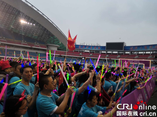 【CRI专稿 列表】重庆第二届“奥体夜跑”开幕 3000名市民奥体开跑