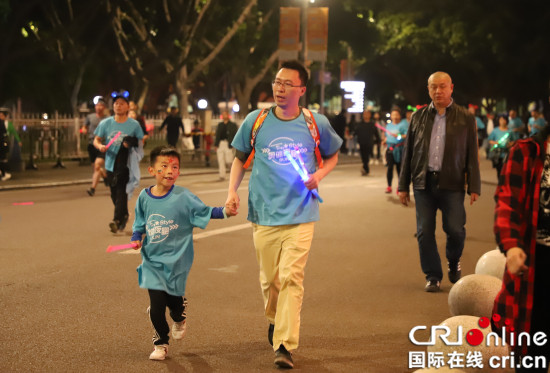 【CRI专稿 列表】重庆第二届“奥体夜跑”开幕 3000名市民奥体开跑