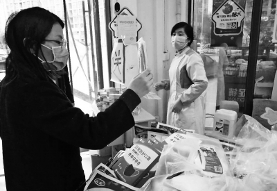 【要闻-文字列表】【河南在线-文字列表】郑州已实现“口罩自由购买” 药店口罩一只2.5元
