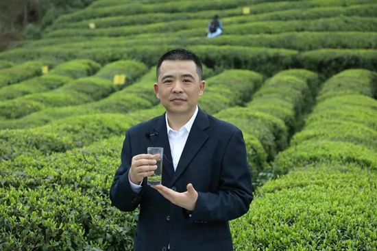 （标题做了修改 文中做了修改）贵州省黔南州都匀市副市长为毛尖茶代言