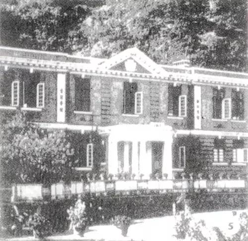 1887年9月，孙中山转入的香港西医书院校舍。